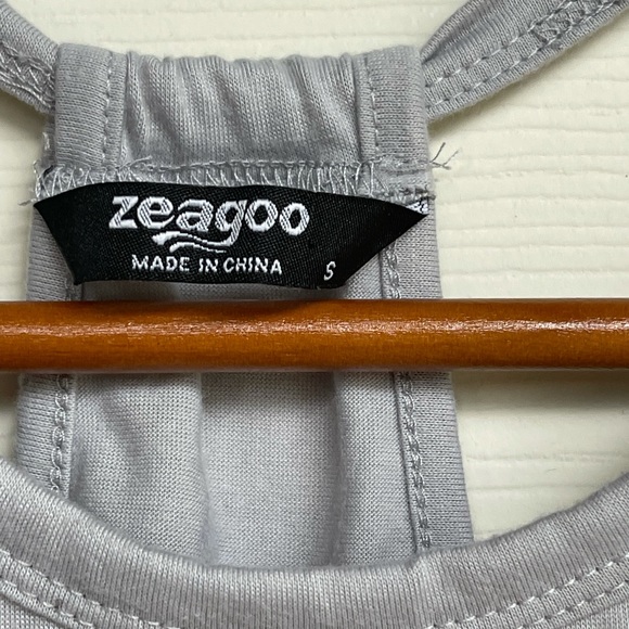 ZEAGOO Studio Yoga Tank w/Side Cut Out SMALL (T-007) - Picture 4 of 6